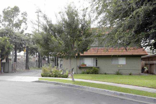 Shady Oaks in Tustin, CA - Foto de edificio - Building Photo