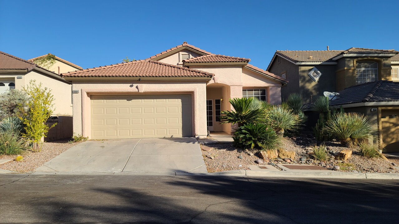 10664 Oak Apple Ave in Las Vegas, NV - Building Photo