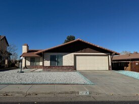 13718 Nassau Dr in Victorville, CA - Building Photo