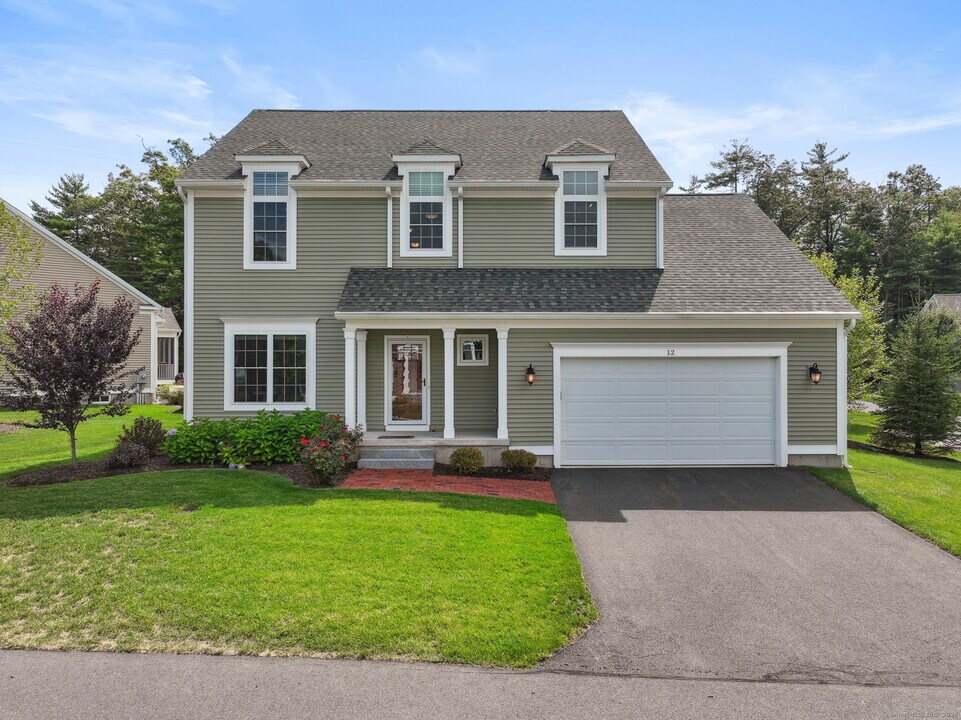 12 Prospect Ridge in Simsbury, CT - Building Photo