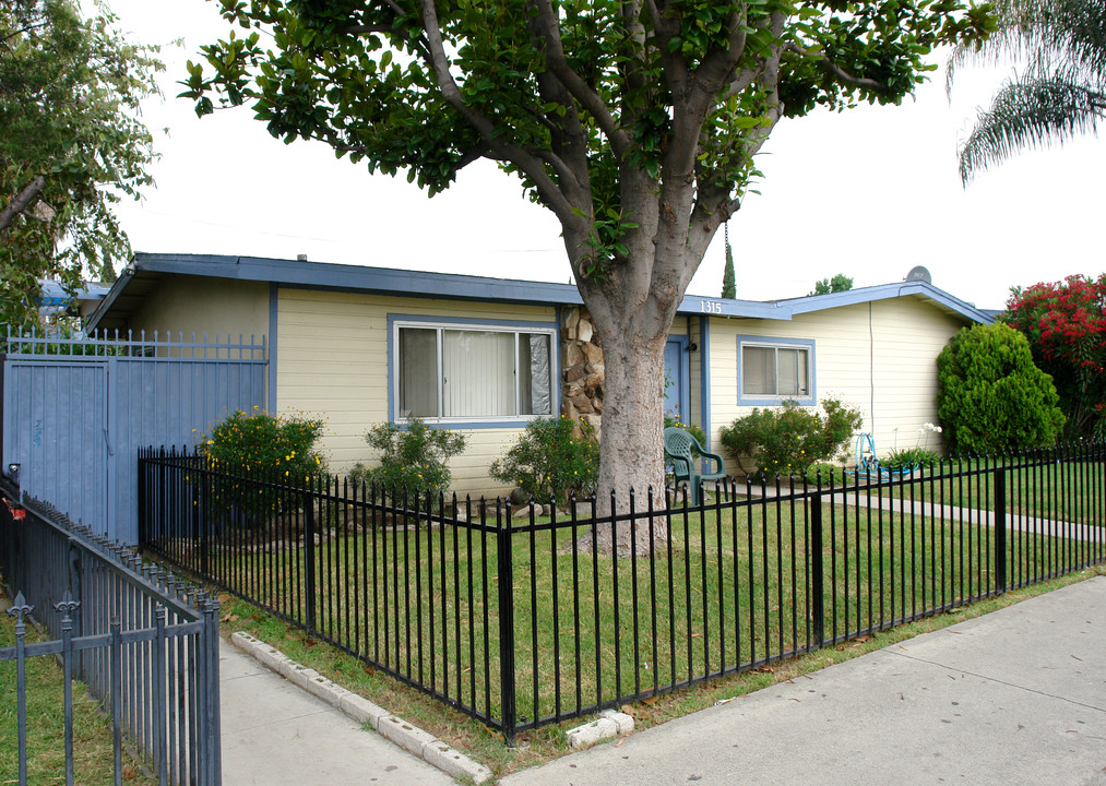 1315 N Grove Ave in Ontario, CA - Building Photo