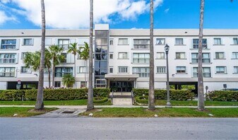 255 Galen Dr in Key Biscayne, FL - Building Photo