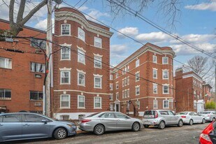 Colonial Court in Cambridge, MA - Building Photo