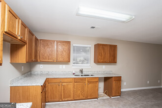 410 Pinevale Ct in College Park, GA - Building Photo - Building Photo