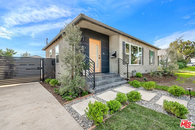 property at 616 W Ellis Ave