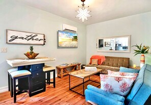 5880 SW 32nd Terrace, Unit 1 in Fort Lauderdale, FL - Building Photo