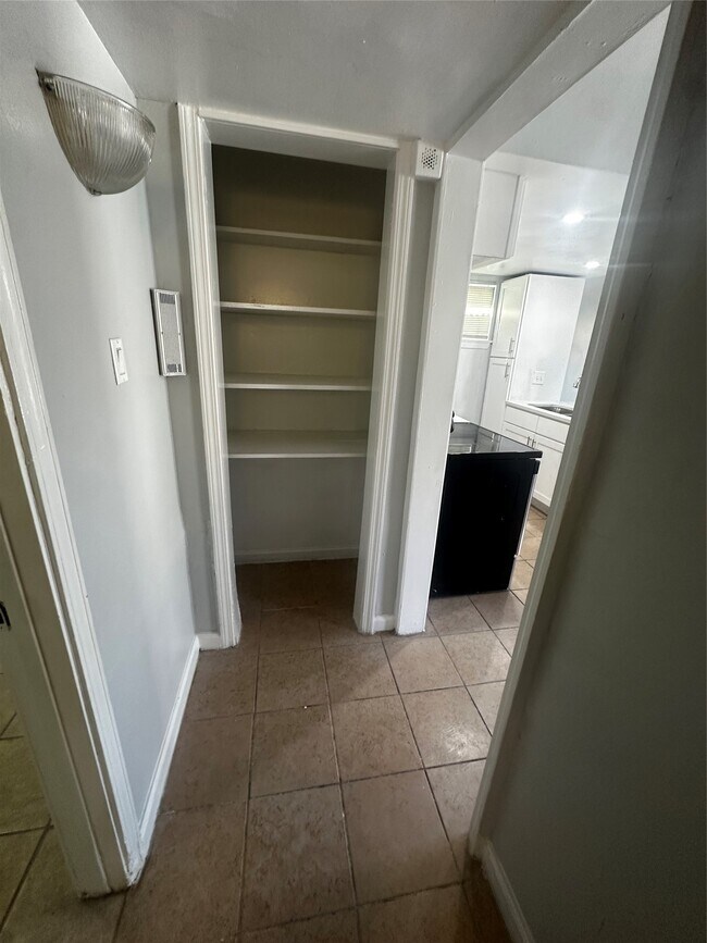 8110 Albacore Dr in Houston, TX - Building Photo - Building Photo