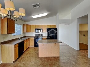 16200 W Mauna Loa Ln in Surprise, AZ - Foto de edificio - Building Photo
