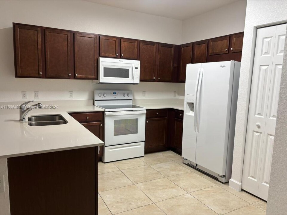 210 NW 109th Ave, Unit 205 in Miami, FL - Building Photo