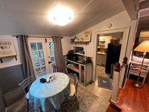 128 Shamrock Rd, Unit A in Charlottesville, VA - Foto de edificio - Building Photo
