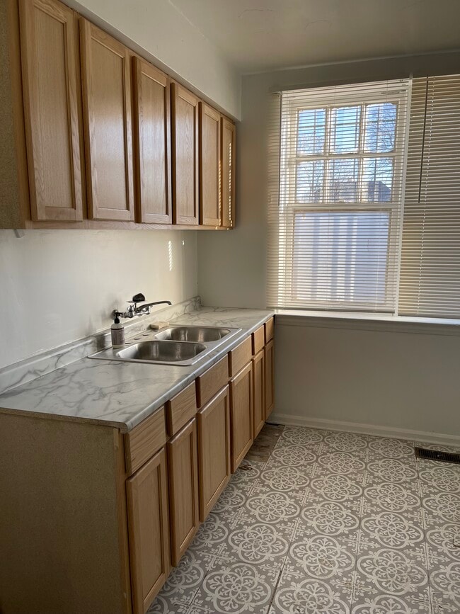 5300 Mitchell St, Unit Lower front west in Detroit, MI - Building Photo - Building Photo