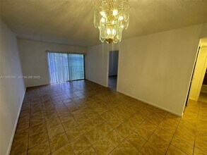 8560 N Sherman Cir in Miramar, FL - Building Photo - Building Photo