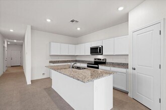 8129 S 63rd Dr in Phoenix, AZ - Building Photo - Building Photo