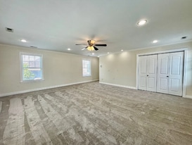 259 W Ocean View Ave in Norfolk, VA - Building Photo