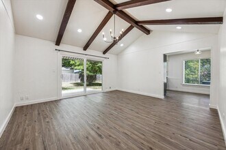 5700 Garden Oaks Dr in Austin, TX - Building Photo - Building Photo