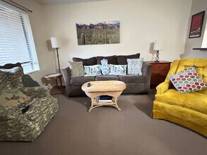 14203 N 19th Ave in Phoenix, AZ - Foto de edificio - Building Photo