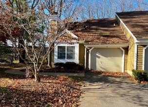 19 Stone Run Rd in Bedminster, NJ - Building Photo - Building Photo