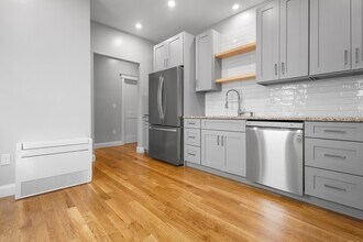 57 Bates St, Unit #1 in Revere, MA - Foto de edificio - Building Photo