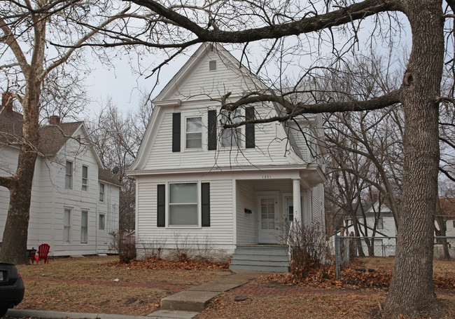 1351 SW Garfield Ave in Topeka, KS - Foto de edificio - Building Photo