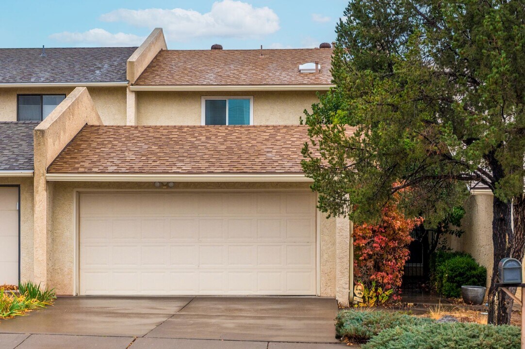 9010 Hendrix Rd NE in Albuquerque, NM - Building Photo