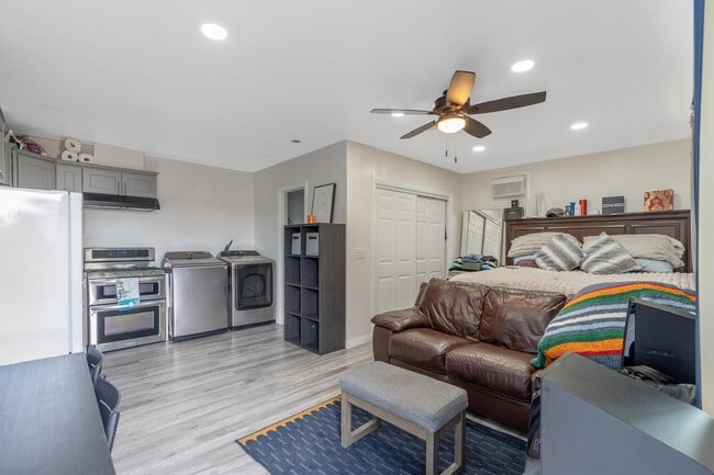 740 Carmelita Pl, Unit 740  Carmelita Place ADU (Studio), Unit 740  Carmelita Place ADU (Studio)