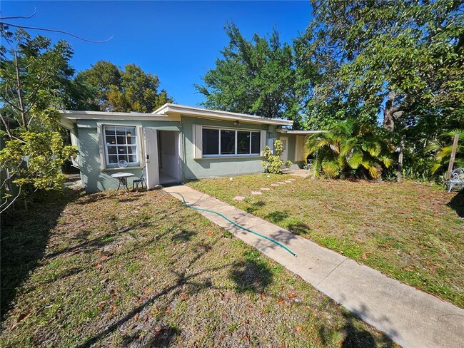 279 SW 8th St, Unit REAR