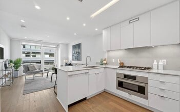 37 L St SE, Unit 701 in Washington, DC - Foto de edificio - Building Photo