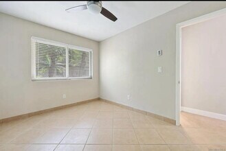 7555 Linda Vista Rd in San Diego, CA - Building Photo - Building Photo