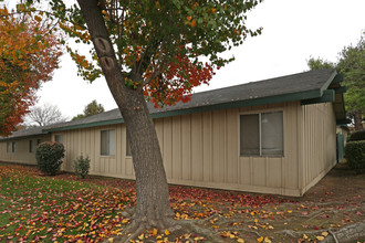 Ashtree Apartments in Clovis, CA - Building Photo - Building Photo