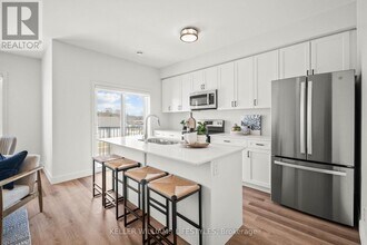 470 Darcy Dr in Strathroy-Caradoc, ON - Building Photo - Building Photo