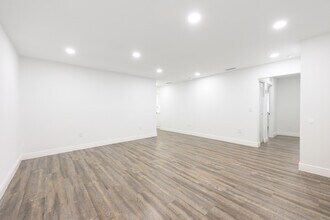 2355 NW 99th Ter in Miami, FL - Foto de edificio - Building Photo