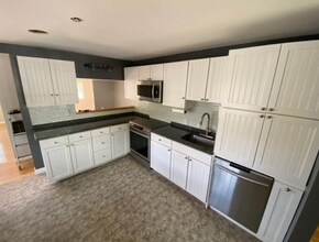 107 Lexington St in Burlington, MA - Building Photo - Building Photo