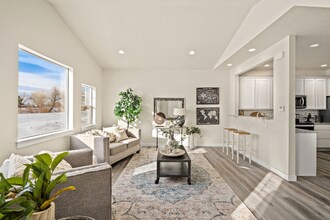 226 E Chestnut St in Windsor, CO - Building Photo - Building Photo