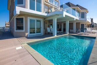 687 Dune Rd in Westhampton Beach, NY - Foto de edificio - Building Photo