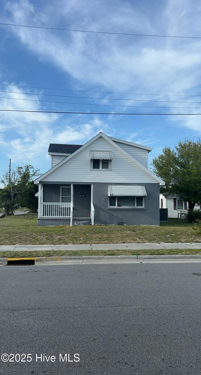 1212 Fisher St in Morehead City, NC - Building Photo - Building Photo