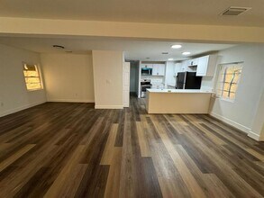 121 Bay St in Tarpon Springs, FL - Building Photo - Building Photo