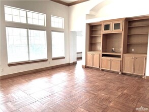 516 E Redbud Ave in McAllen, TX - Building Photo - Building Photo