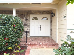 1205 Awalt Dr in Mountain View, CA - Foto de edificio - Building Photo