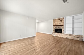 2210 Quarry Rd in Austin, TX - Building Photo - Building Photo