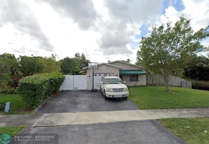 7312 Forest Blvd in North Lauderdale, FL - Foto de edificio