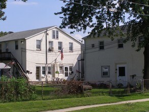 118-122 Erickson Ave in Essington, PA - Foto de edificio - Building Photo