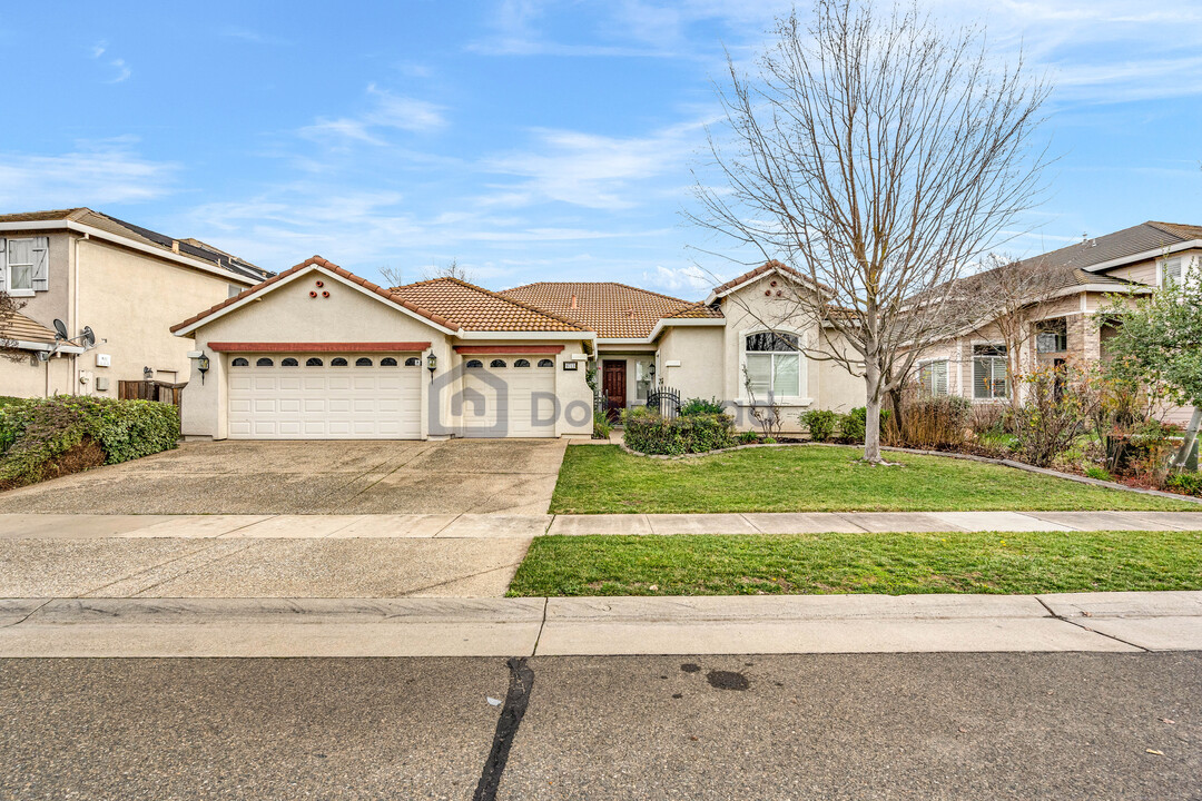 9713 Toscano Dr in Elk Grove, CA - Building Photo