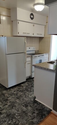 605 N Wolf Rd photo'