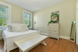 1060 Beacon St in Brookline, MA - Building Photo - Building Photo