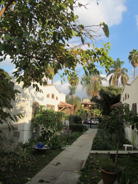 2003 3/4 Argyle Ave, Unit 3 34 in Los Angeles, CA - Foto de edificio