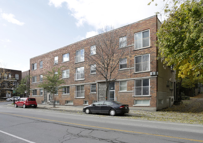 2311 Hochelaga in Montréal, QC - Building Photo - Building Photo