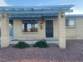 1021 W Edgewater Dr in Tucson, AZ - Building Photo