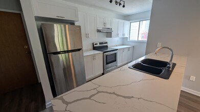 237 Loretta Av S in Ottawa, ON - Building Photo - Building Photo