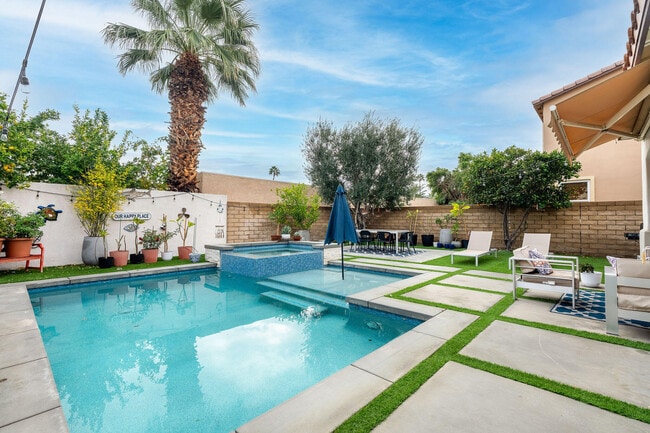 282 Paseo Vista Cir in Palm Desert, CA - Building Photo - Building Photo