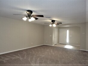 12012 Citrus Leaf Dr in Gibsonton, FL - Foto de edificio - Building Photo